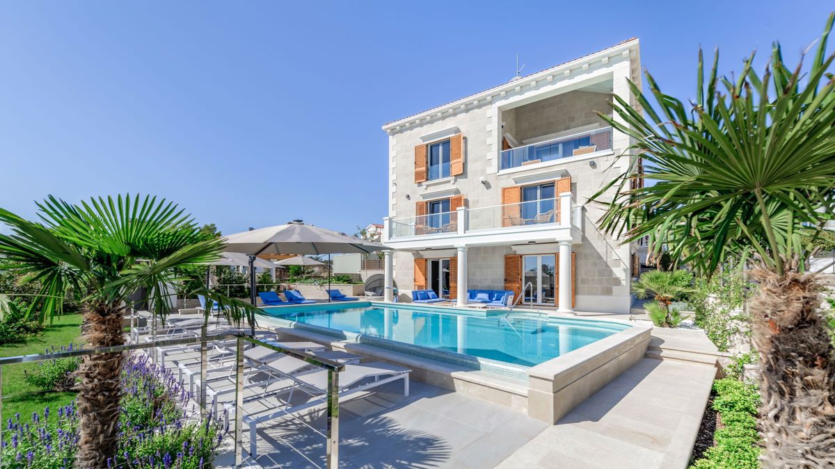 Villa in pietra di nuova costruzione con vista mare