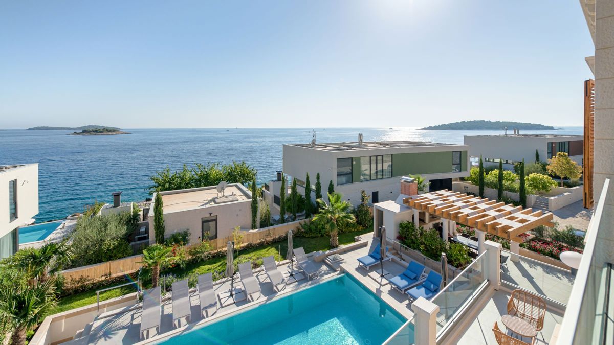 Villa in pietra di nuova costruzione con vista mare