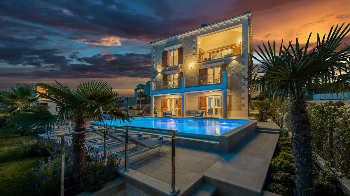 Villa in pietra di nuova costruzione con vista mare