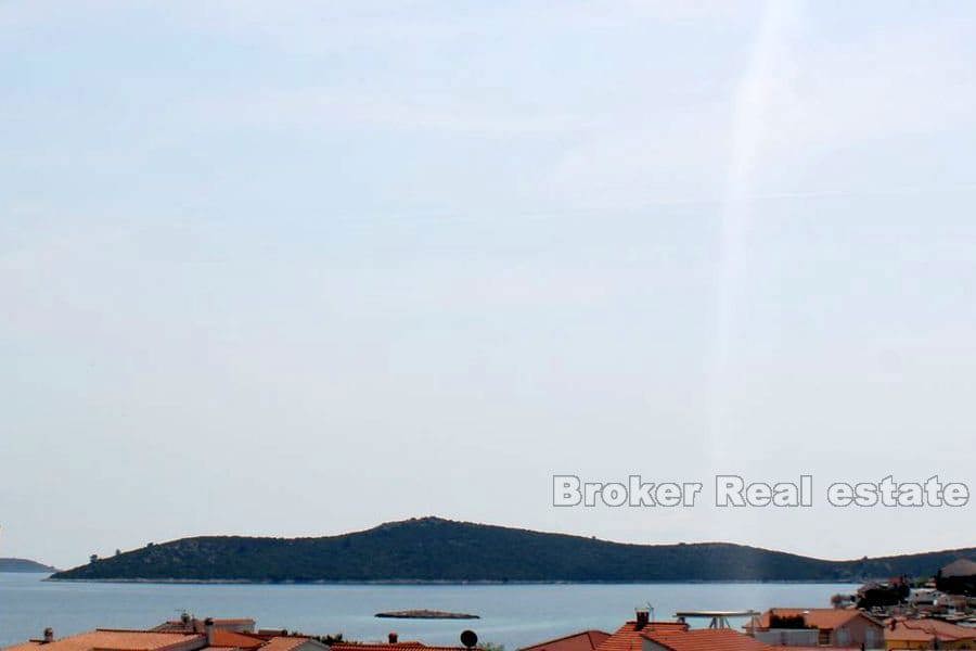 Casa con piscina e vista mare