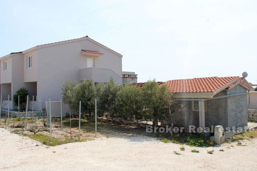 Casa con piscina e vista mare