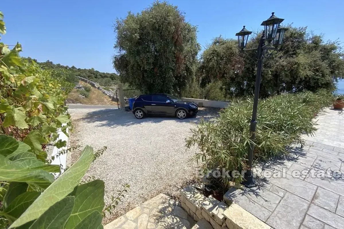 Bella casa con piscina e vista mare