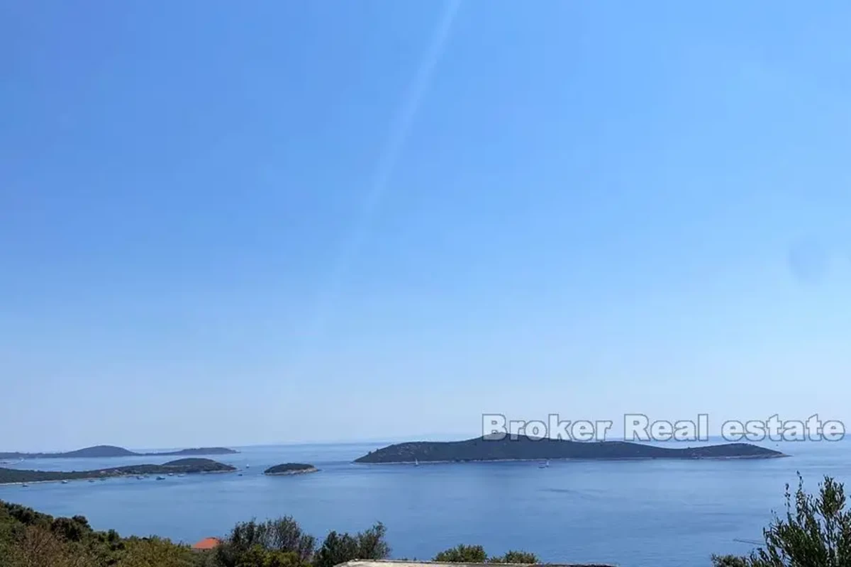 Bella casa con piscina e vista mare