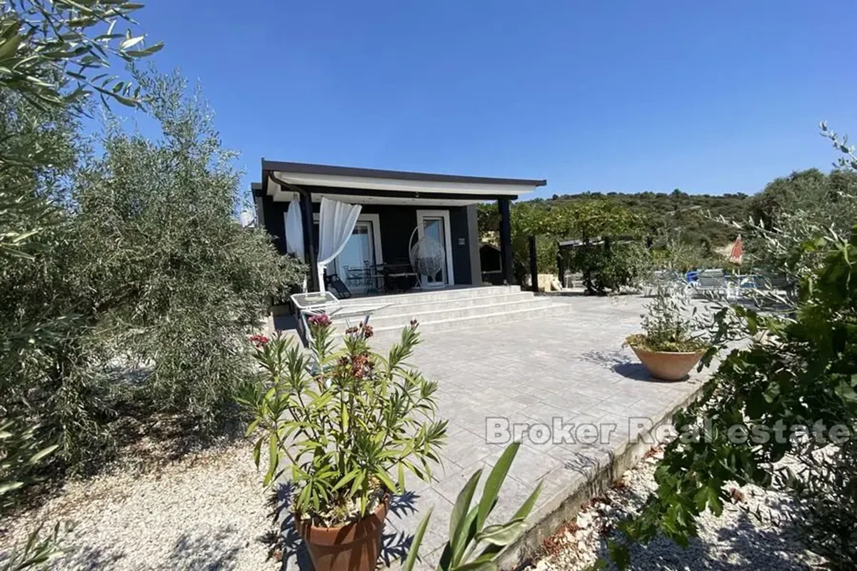 Bella casa con piscina e vista mare