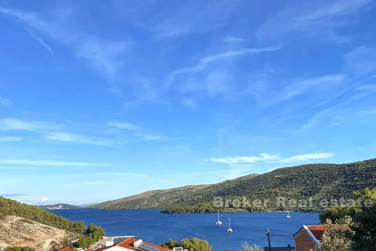 Casa con piscina e vista mare