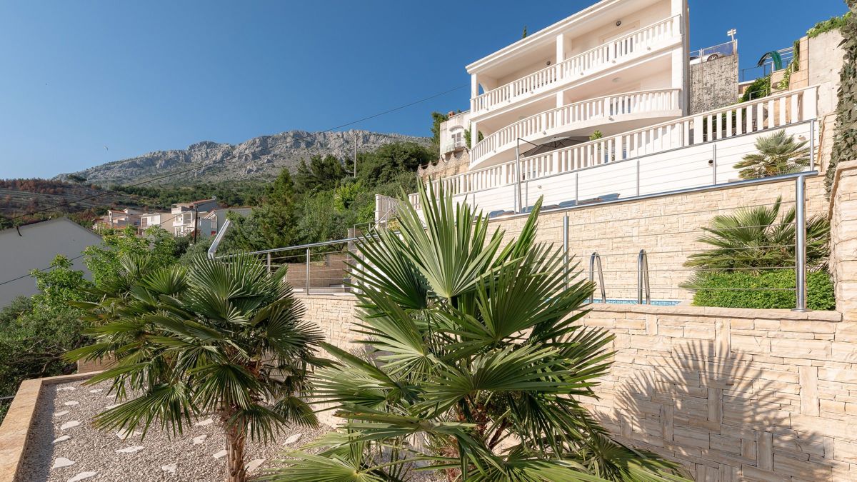 Palazzina con piscina