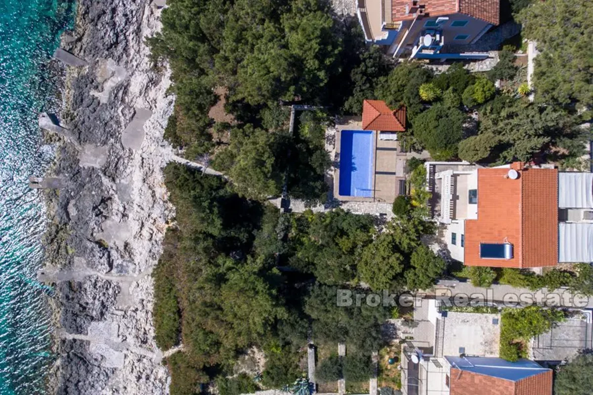 Casa in pietra con piscina, vicino al mare