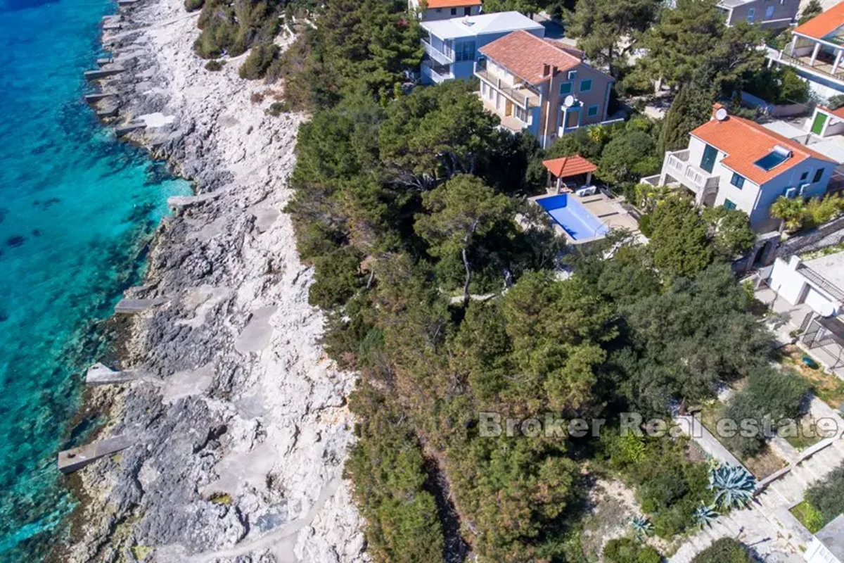 Casa in pietra con piscina, vicino al mare