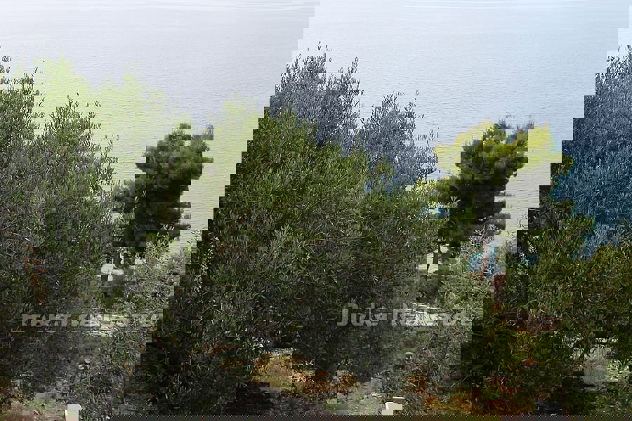 Casa e terreno edificabile con vista mare aperta