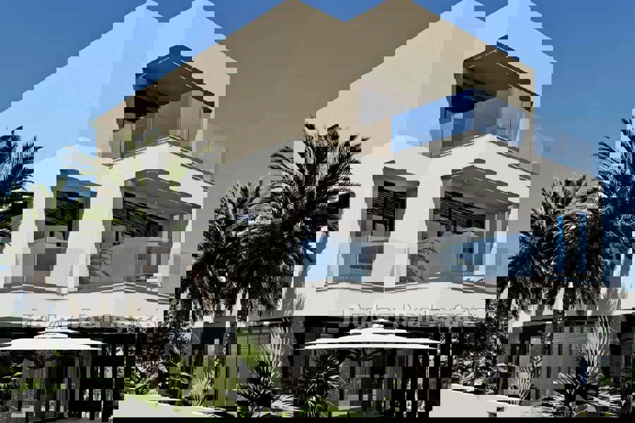 Villa di lusso con piscina e vista mare