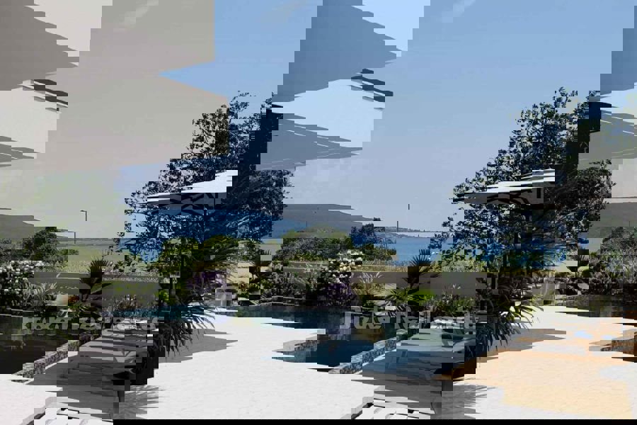 Villa di lusso con piscina e vista mare