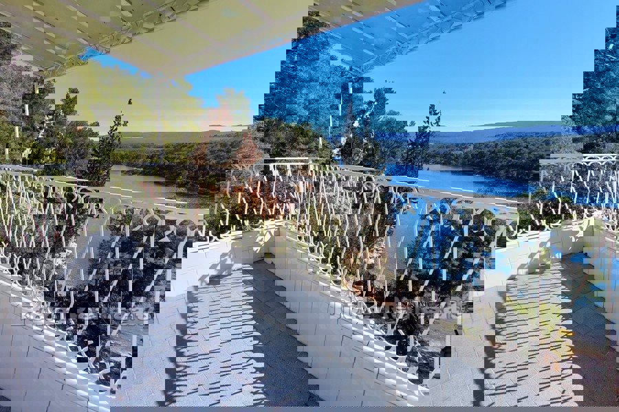 Palazzina in prima fila al mare