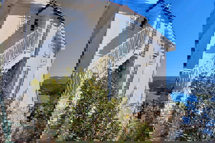 Palazzina in prima fila al mare