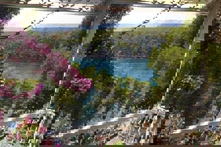 Palazzina in prima fila al mare