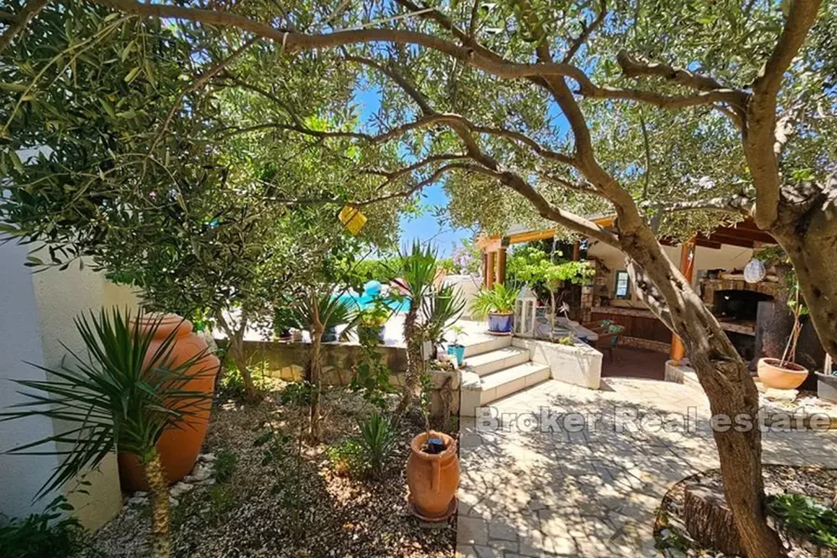 Villa con piscina e vista panoramica sul mare