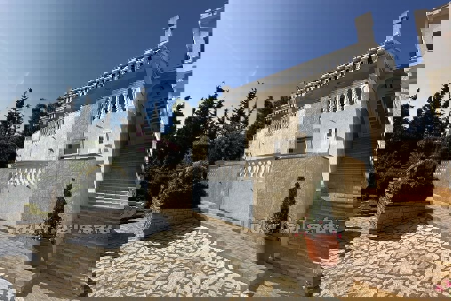 Villa in seconda fila al mare