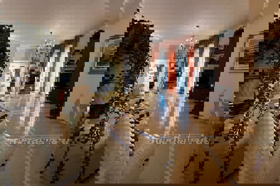 Villa in seconda fila al mare