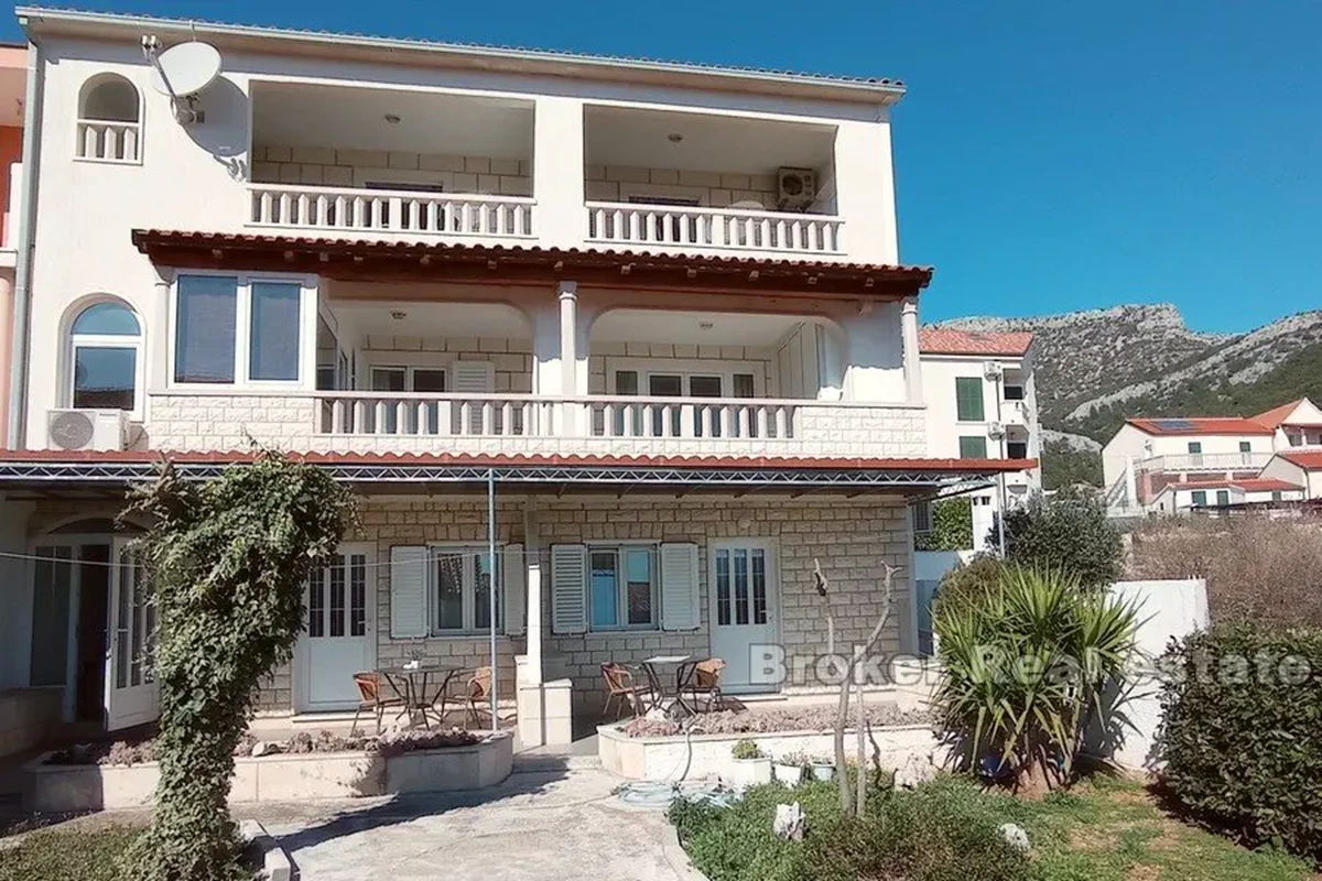 Casa bifamiliare con vista mare