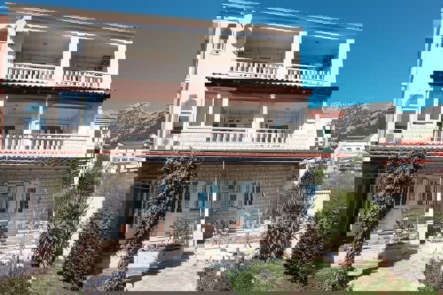 Casa bifamiliare con vista mare