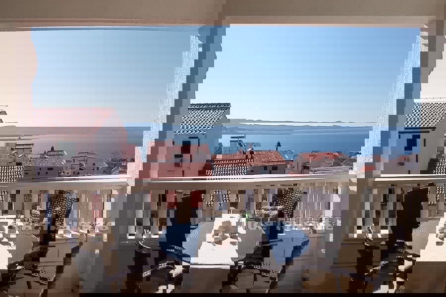 Casa bifamiliare con vista mare