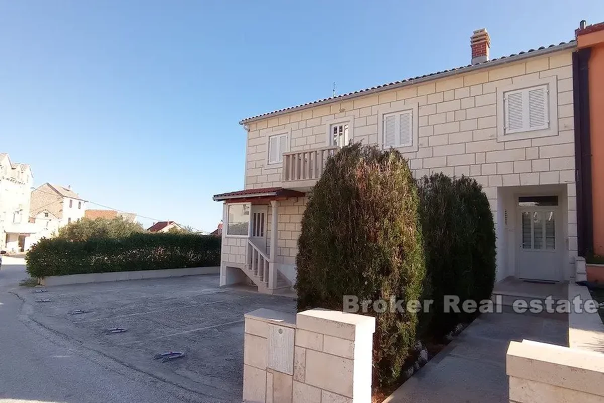 Casa bifamiliare con vista mare