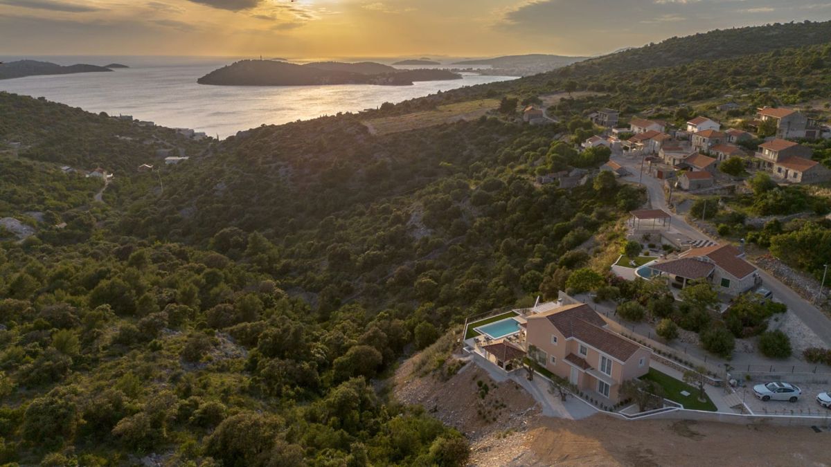 Villa di nuova costruzione con vista mare aperta