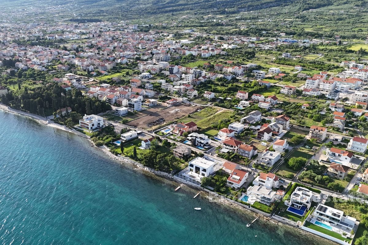 Terreno edificabile vicino al mare con vista