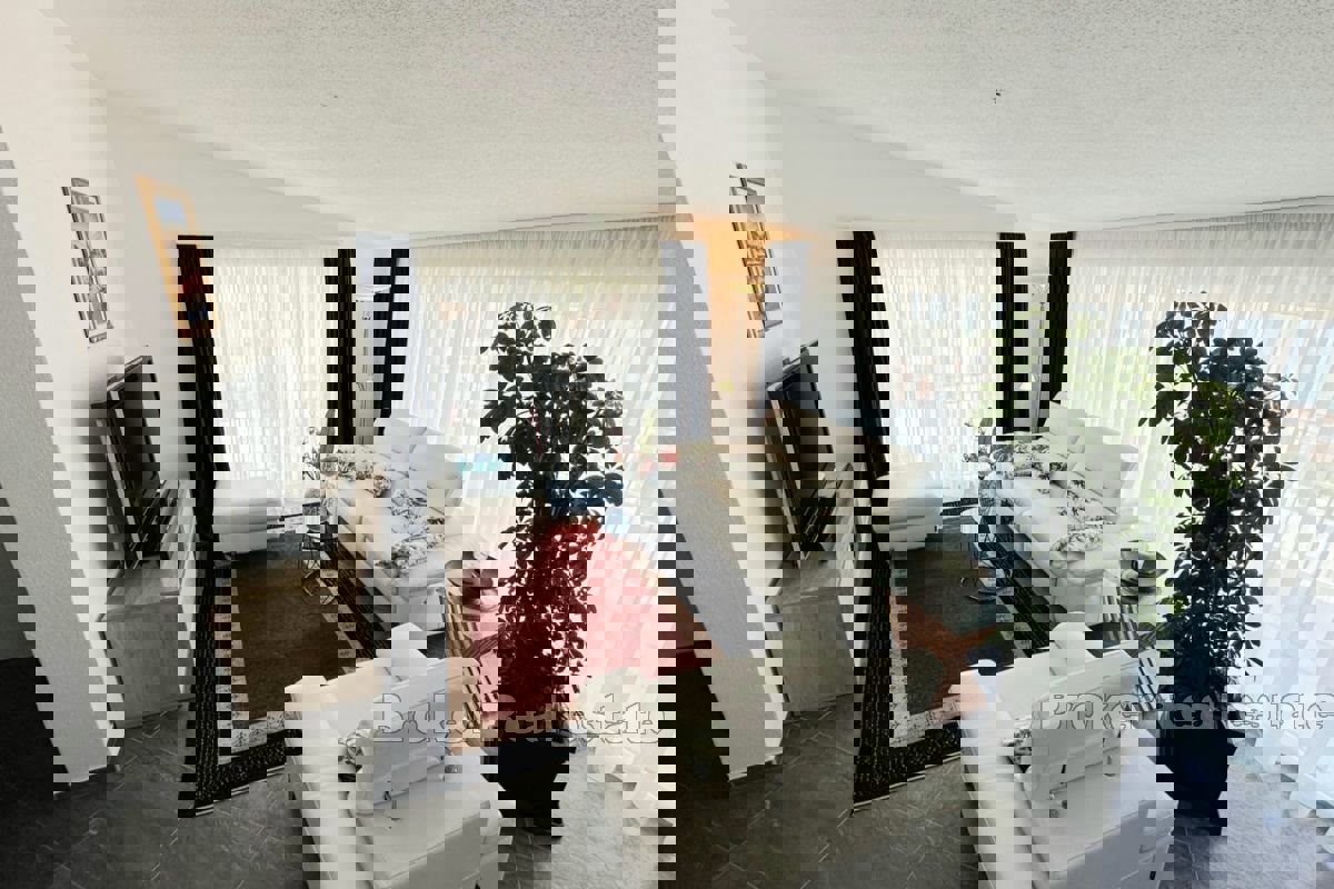 Una bella casa con vista sul mare