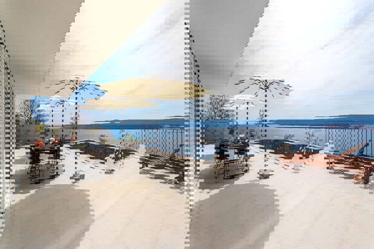 Villa di nuova costruzione con vista panoramica sul mare e piscina