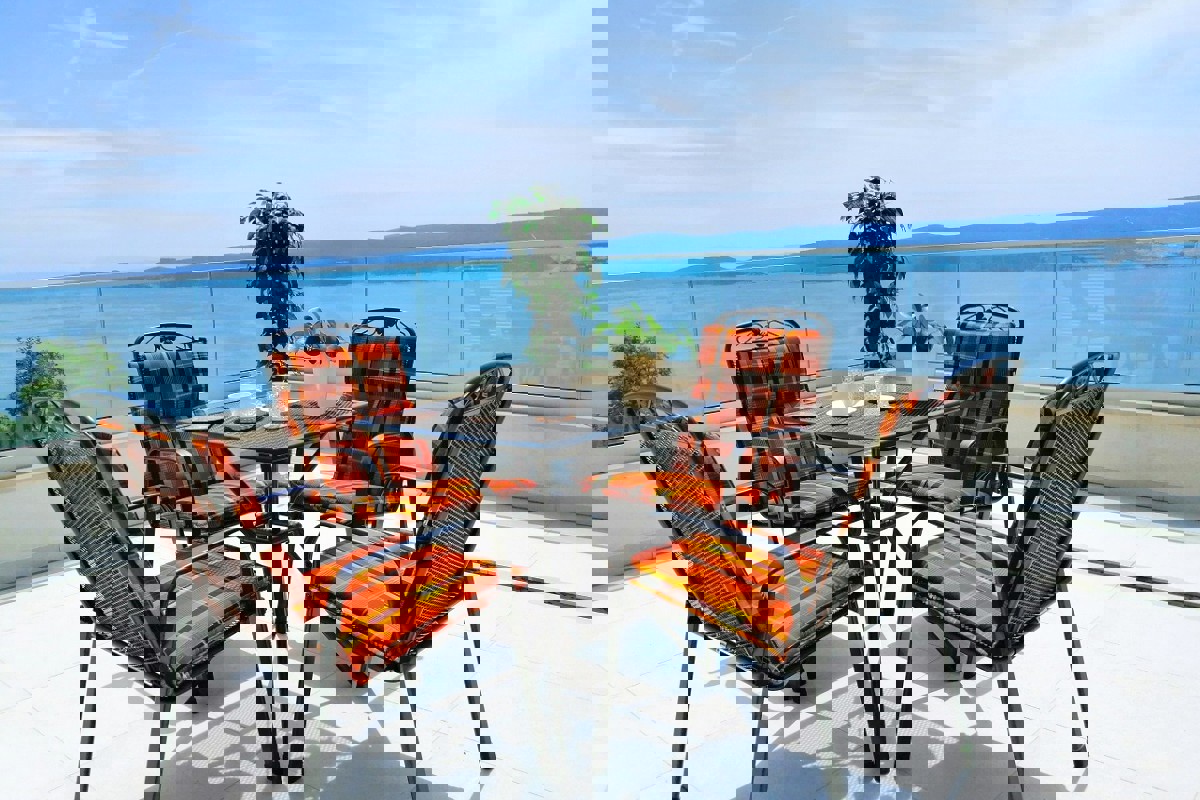 Villa di nuova costruzione con vista panoramica sul mare e piscina