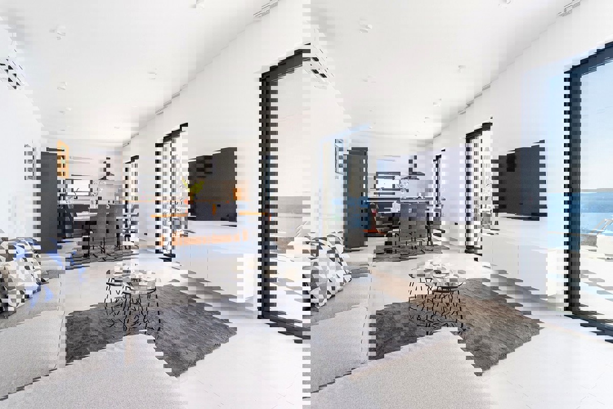 Villa di nuova costruzione con vista panoramica sul mare e piscina