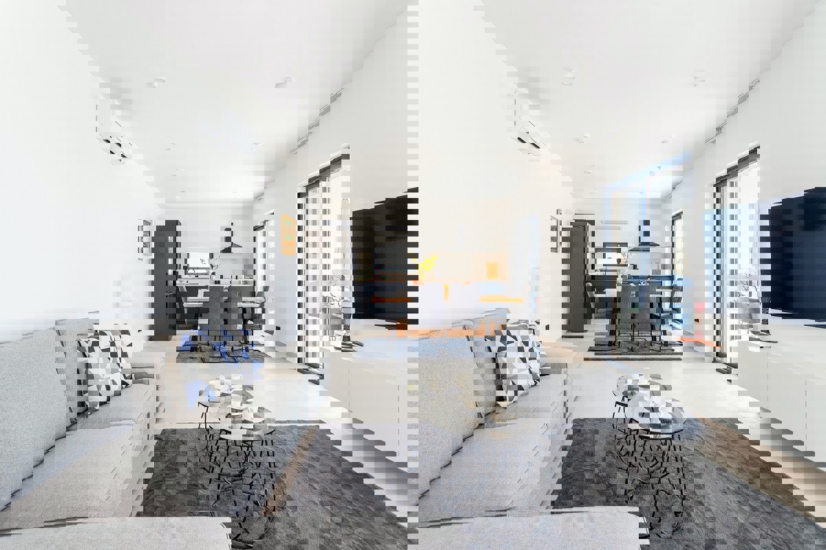 Villa di nuova costruzione con vista panoramica sul mare e piscina