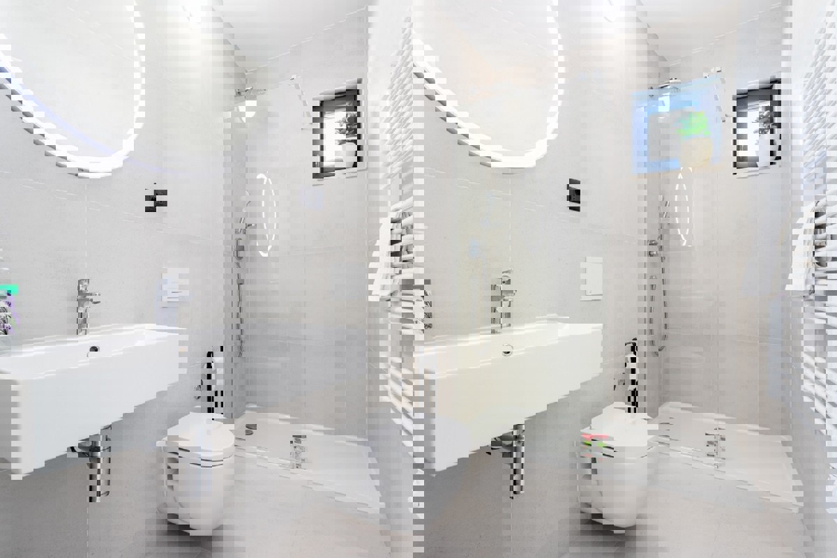 Villa di nuova costruzione con vista panoramica sul mare e piscina