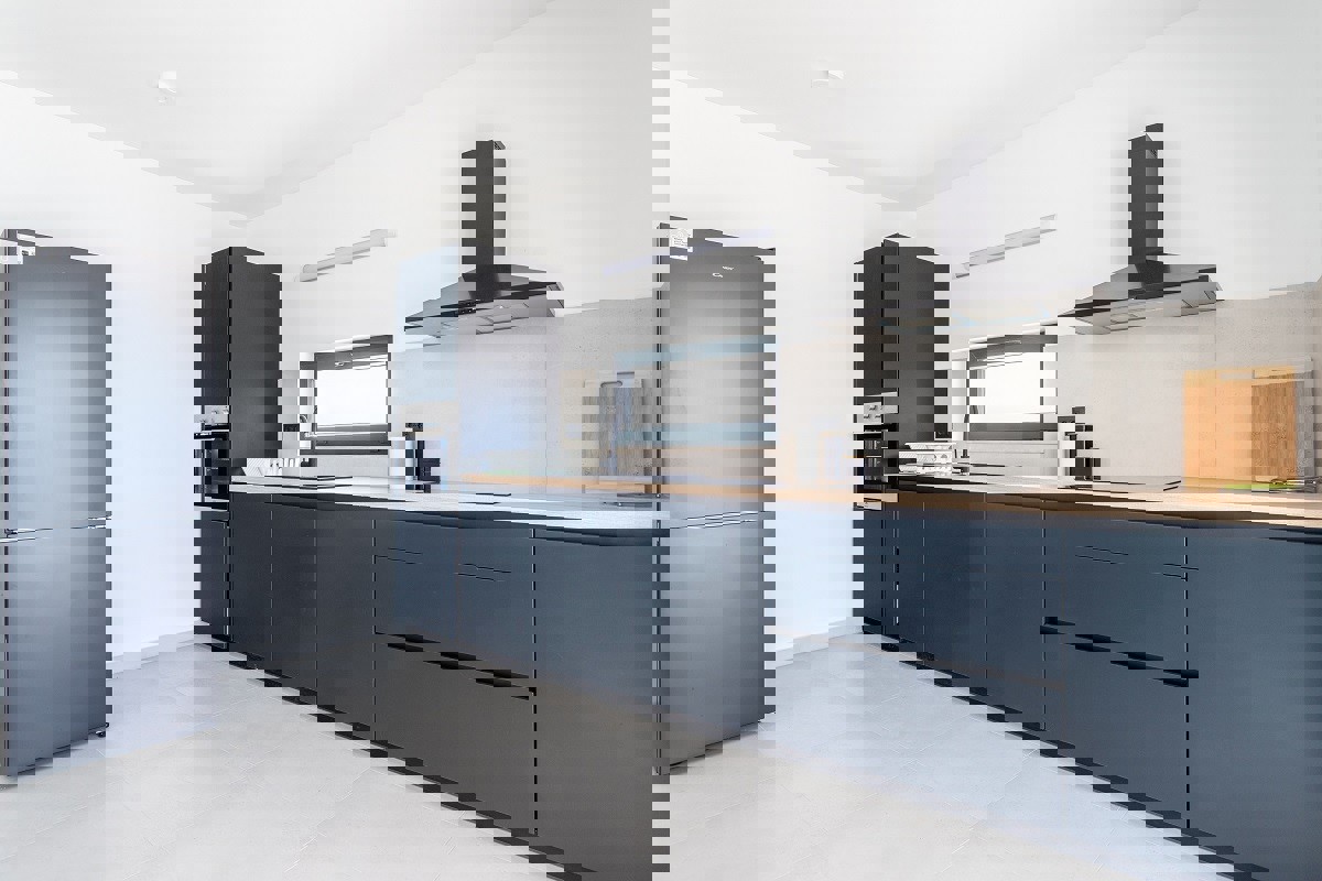 Villa di nuova costruzione con vista panoramica sul mare e piscina