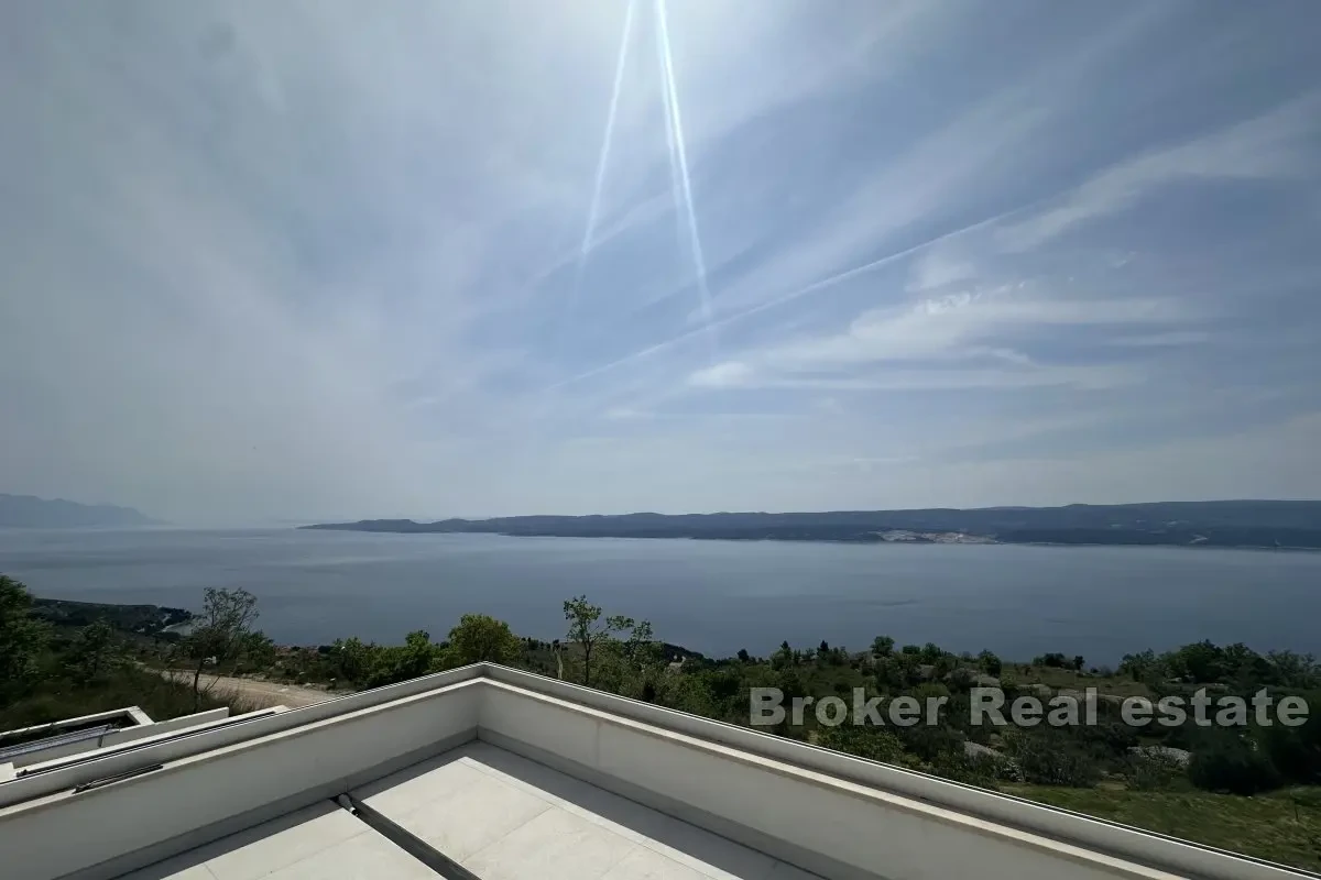 Villa di nuova costruzione con vista panoramica sul mare e piscina