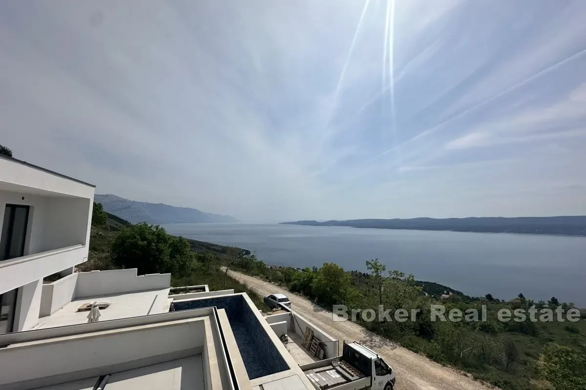 Villa di nuova costruzione con vista panoramica sul mare e piscina