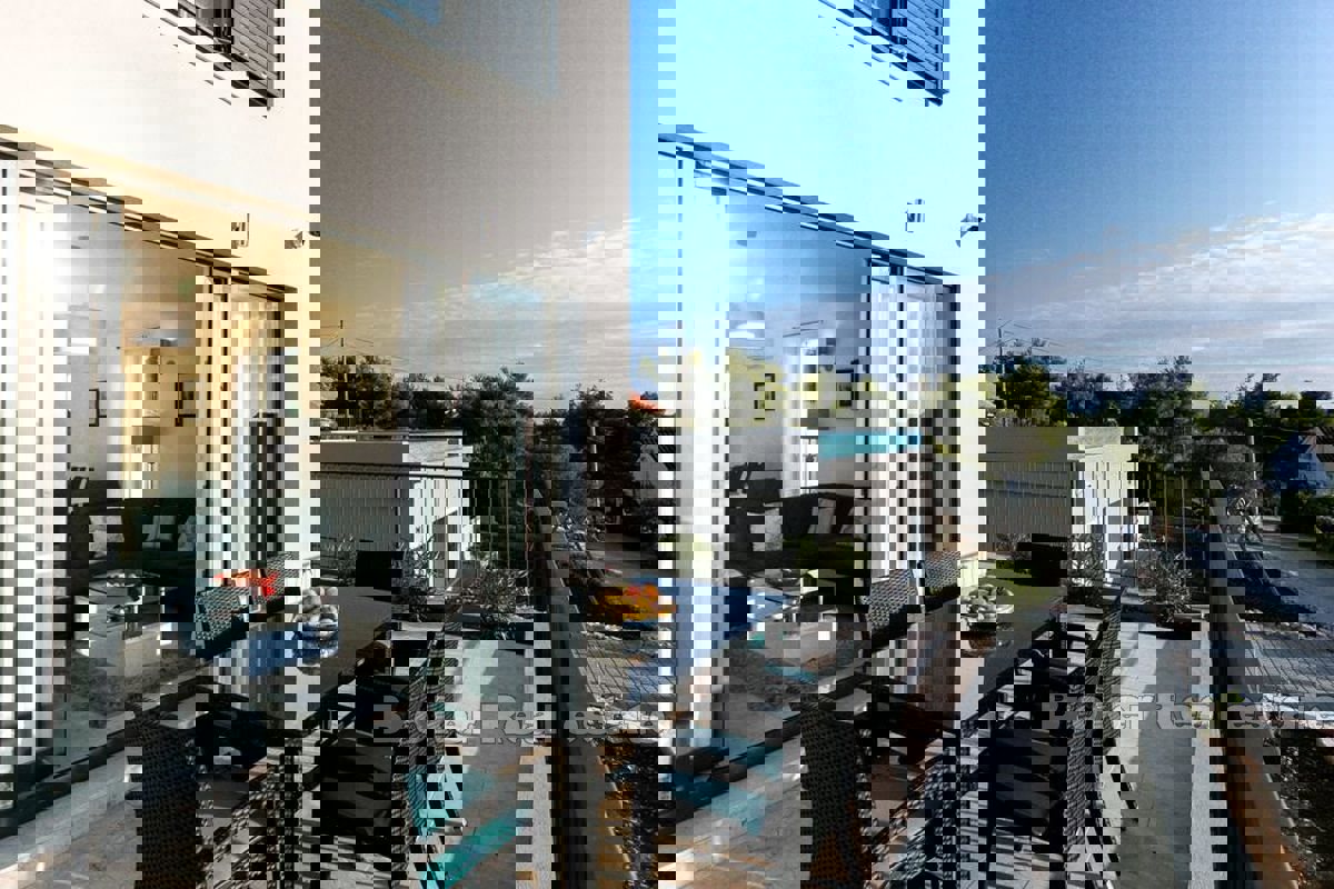 Grande villa con piscina e vista mare