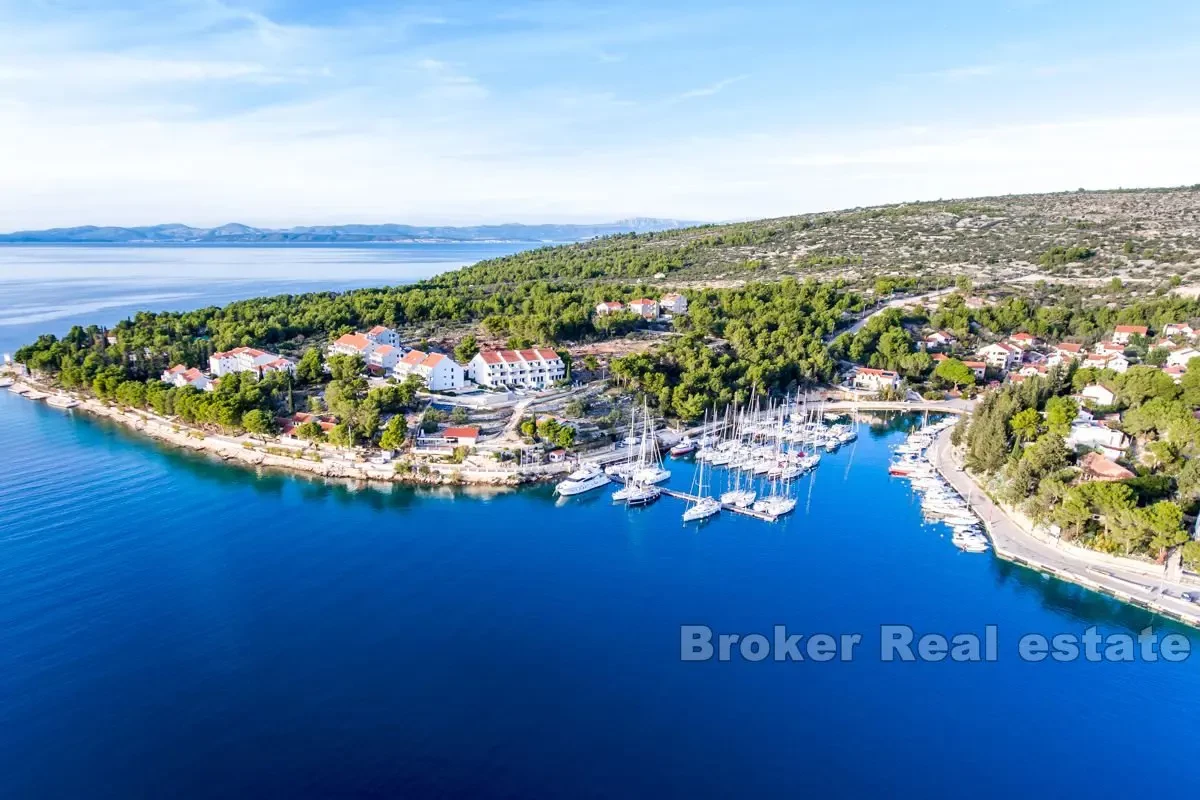 Grande villa con piscina e vista mare