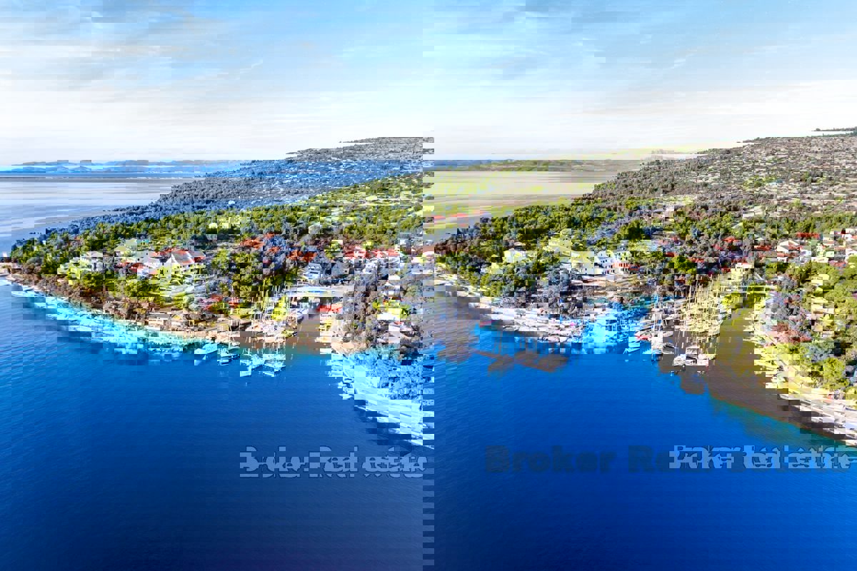 Grande villa con piscina e vista mare