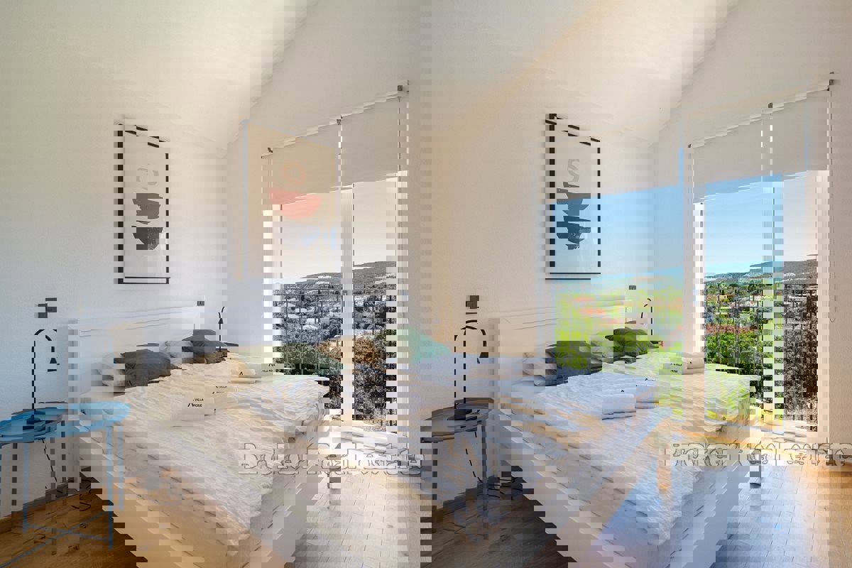 Casa moderna con vista mare