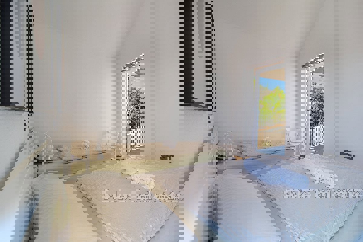 Casa moderna con vista mare