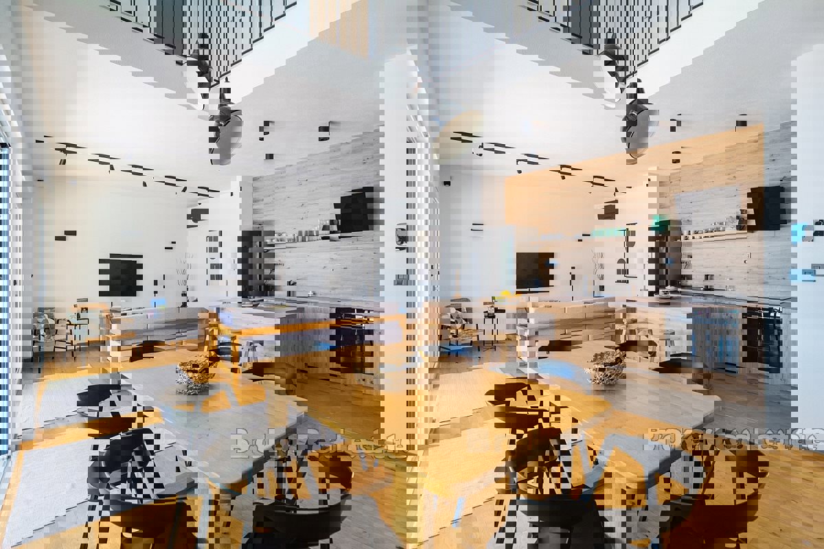 Casa moderna con vista mare