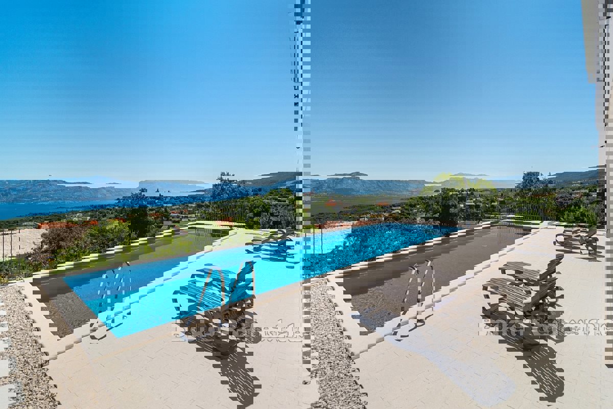 Casa moderna con vista mare