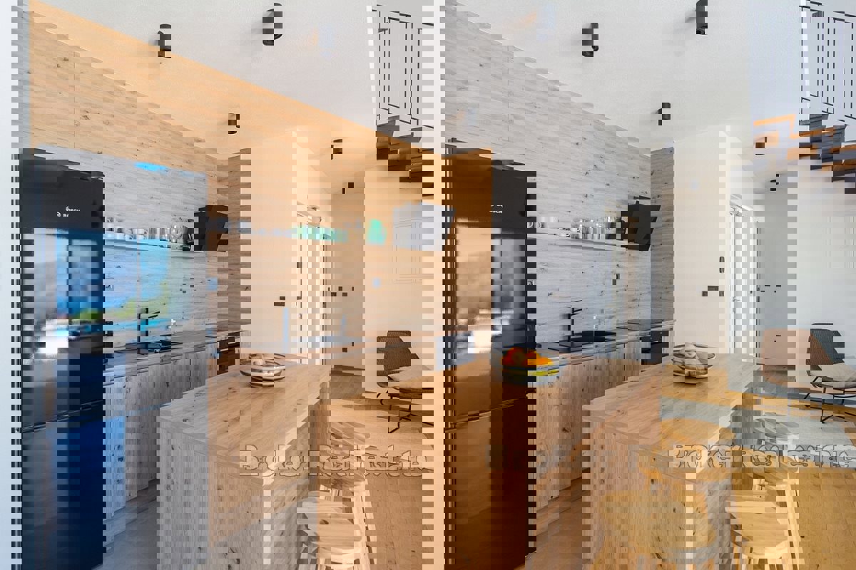 Casa moderna con vista mare