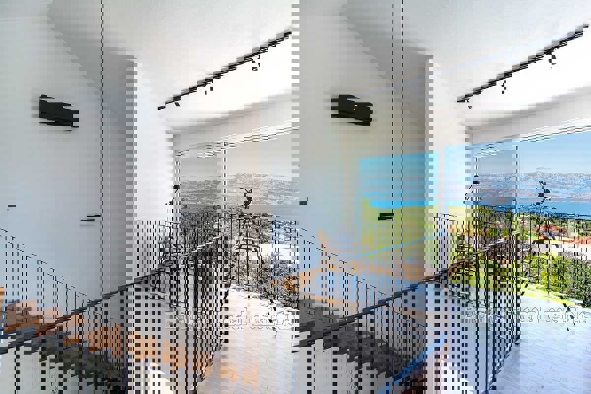 Casa moderna con vista mare