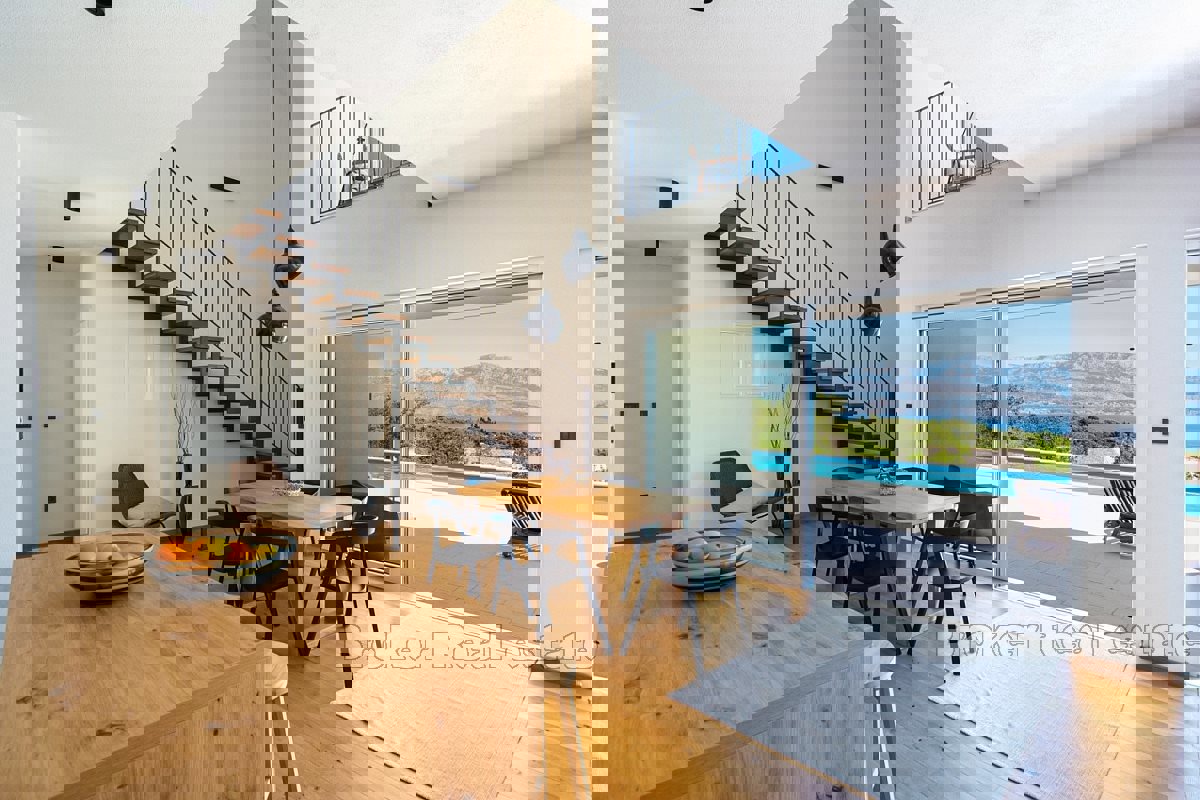 Casa moderna con vista mare