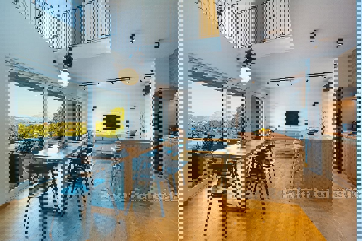 Casa moderna con vista mare