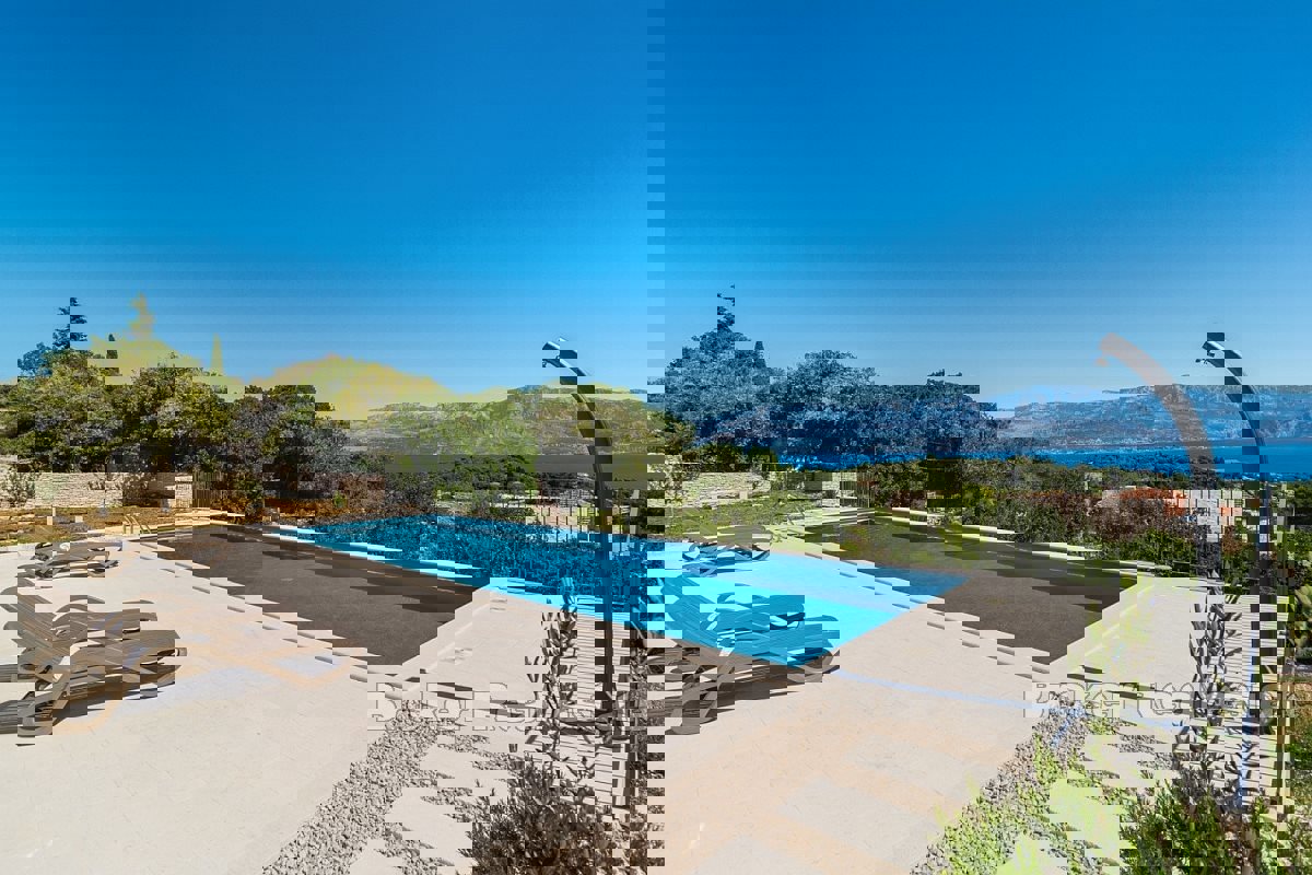 Casa moderna con vista mare