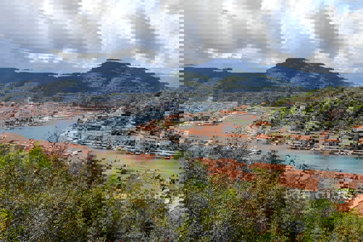 Terreno edificabile con vista aperta sul mare