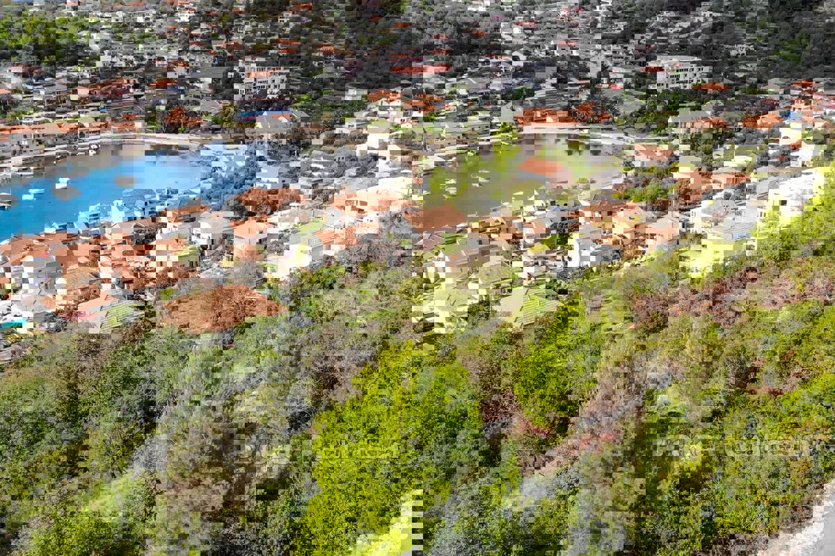 Terreno edificabile con vista aperta sul mare